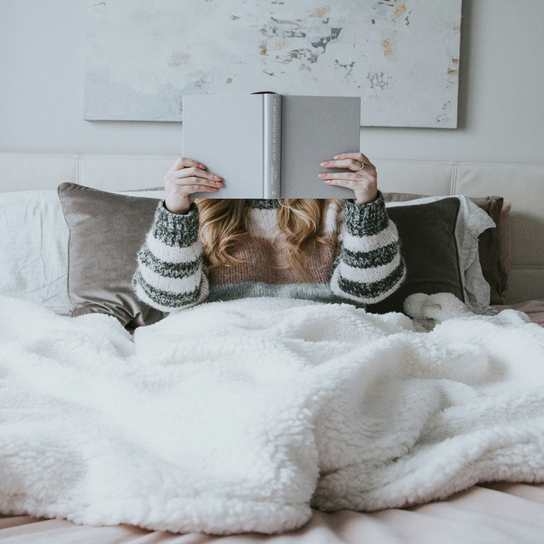 reading_in_bed